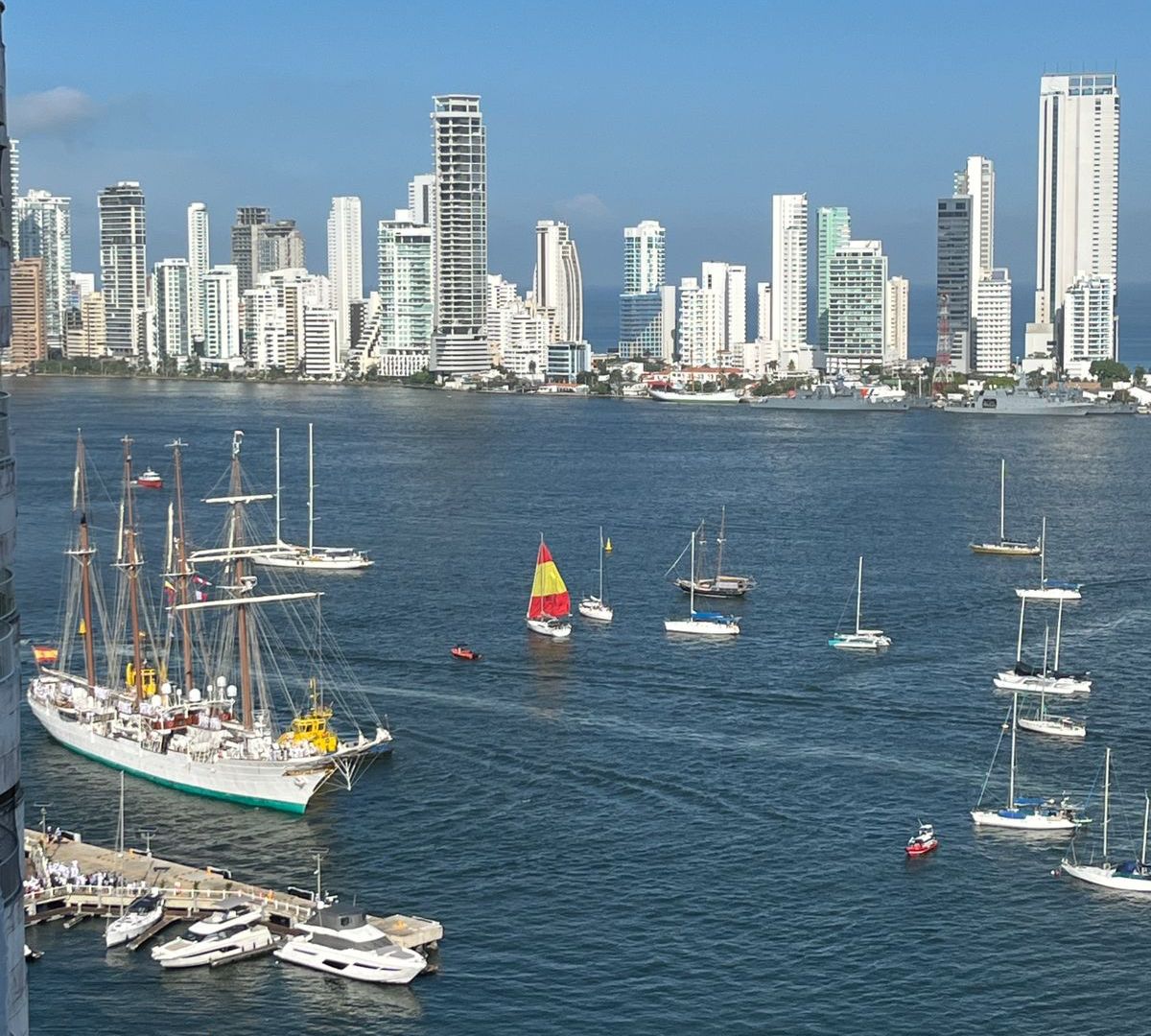 Lee más sobre el artículo El Buque Escuela Juan Sebastián Elcano arriba a Cartagena guiado por un Piloto Práctico colombiano