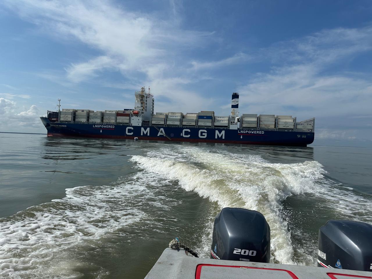 Lee más sobre el artículo PRACYMAR y ANPRA celebran un hito histórico en Urabá con el fondeo del buque CMA CGM FORT BOURBON